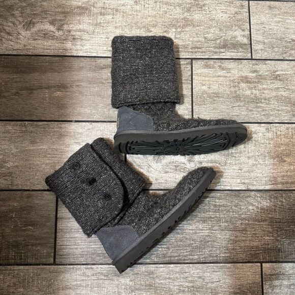 UGG Cardy Boot - Picture 2 of 9